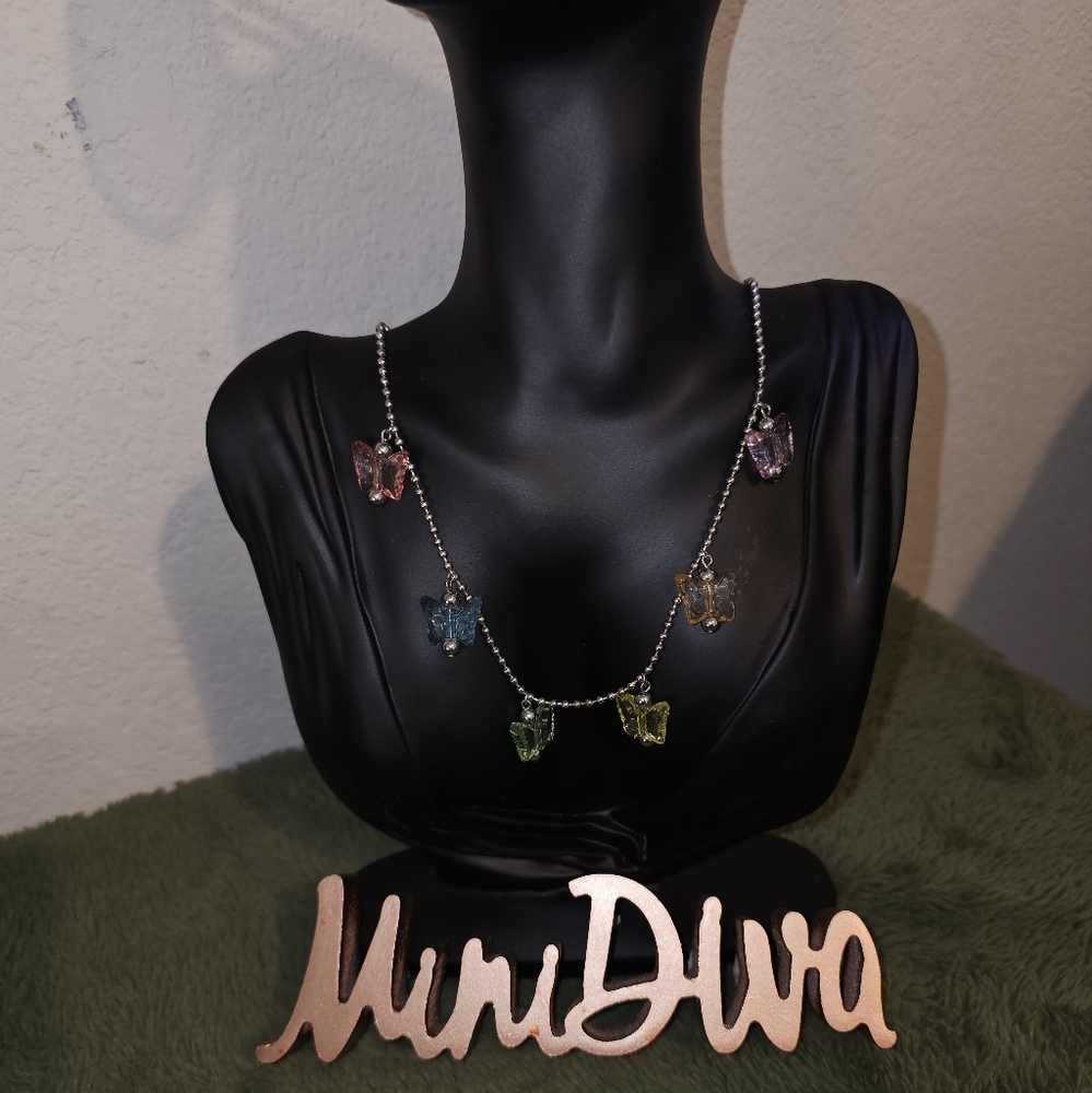 Cadena de mariposas de colores